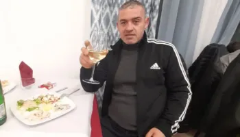 I nguli dy herë thikën në zemër për parkimin/ Zbardhen detaje nga sherri ku mbeti viktimë 47-vjeçari