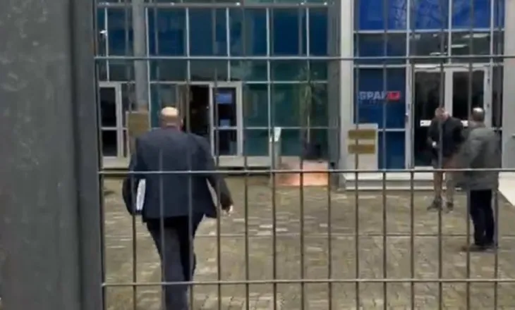 I pandehur për hakerimin e SPAK-ut/ Ish-drejtori i Burgjeve, Agim Ismaili paraqitet në GJKKO
