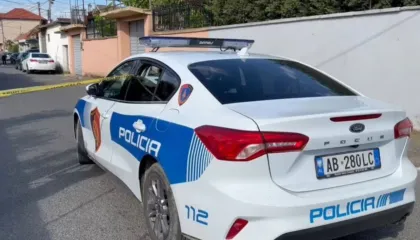 I plagosur me thikë në duar dhe këmbë, i riu paraqitet në spital