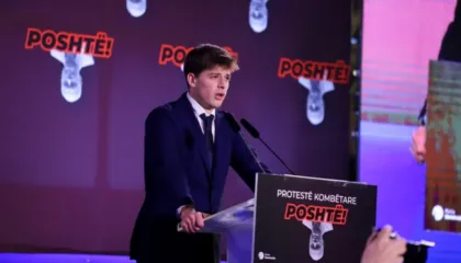 I riu që befasoi me fjalimin para Kryeministrisë, përmend edhe Zegjinenë: Më thyhet zemra kur shoh brezin tim pa shpresë