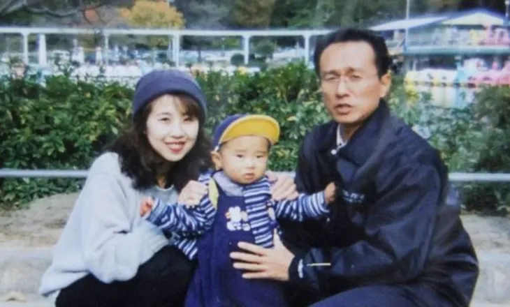 I vranë gruan në prani të djalit dyvjeçar, burri nga Japonia pagoi qiranë e apartamentit për 20 vite, zbardhet krimi