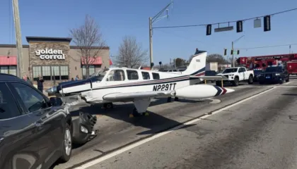 Incident ajror në Gjeorgji: Avion ulet në rrugë dhe godet tre automjete