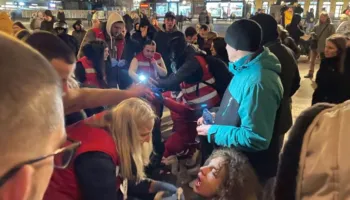 Incidente në Novi Sad/ Tre protestues lëndohen gjatë përplasjes mes mbështetësve të pushtetit dhe studentëve