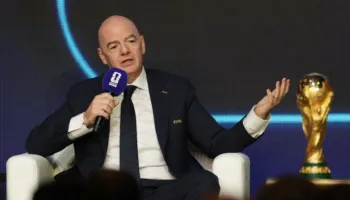 Infantino: FIFA po shqyrton heqjen e ndalimit për ekipet ruse