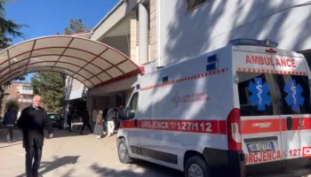 Infrastruktura rrugore në kaos total, ambulancat e juglindjes ndjekin itinerarin e devijuar! Pacientëve u rrezikohet jeta