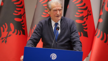 Integrimi në BE, gazetari: Berisha ka ndjekur një agjendë antishqiptare dhe po mbyll me turp kapitullin politik