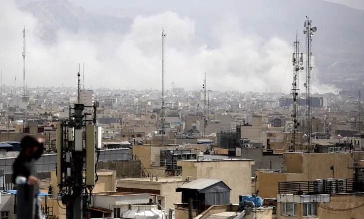 Irani do t’u përgjigjet ‘me autoritet’ sulmeve SHBA-Izrael