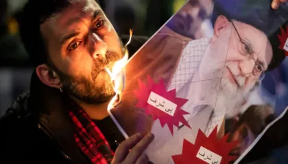 Irani kërkon ndryshime në bisedime, ndërsa tensionet e brendshme rriten