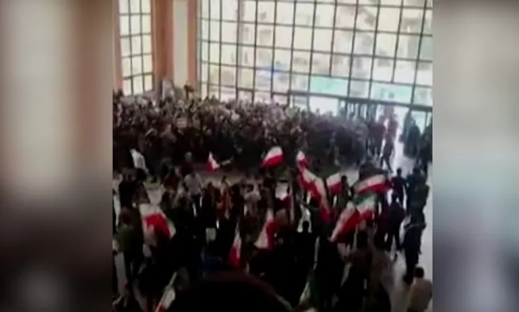 Irani përballet me protesta të reja studentore në Teheran ndërsa fillon semestri i ri