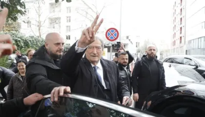 “Irena Gjoka rrugaçe e ligjit”, Berisha: Arben Kraja po numëronte paratë me Oltion Bistrin…