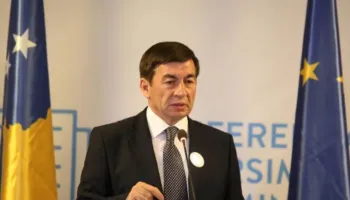 Ish-ministri Arsim Bajrami vetëofrohet për postin e presidentit të Kosovës, kërkon mbështetjen e LVV-së