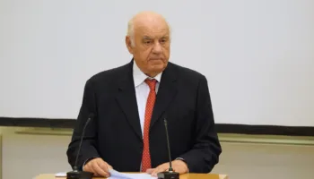 Ish-presidenti Moisiu në spital, mjekët ndërhyjnë me një pajisje për të ndihmuar zemrën