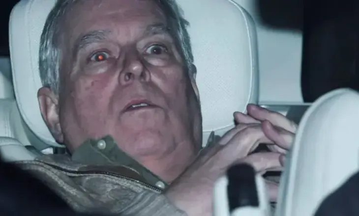 Ish-princi Andrw lirohet nga arresti dhe hetohet në gjendje të lirë, policia vazhdon kontrollet në Royal Lodge