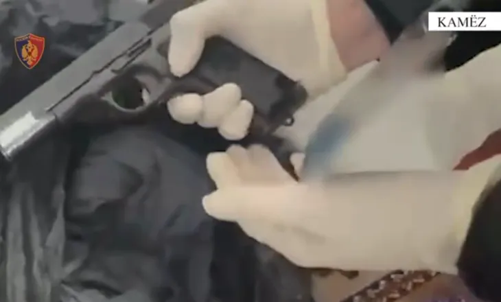 Iu gjet armë dhe municion luftarak në banesë, arrestohet 51-vjeçari në Kamëz