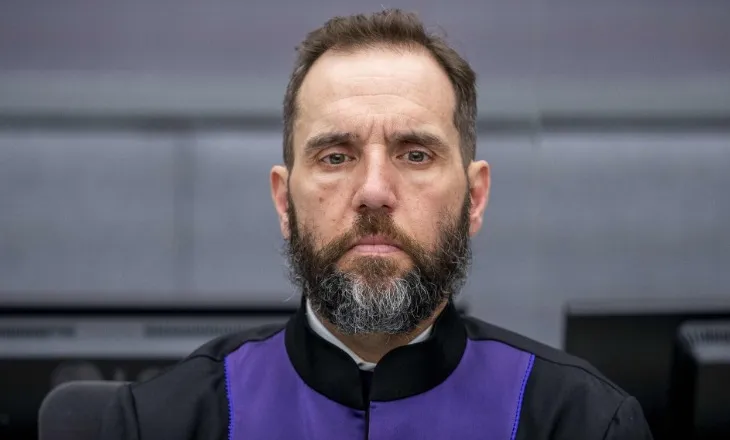 Jack Smith, prokurori që ndoqi penalisht Trumpin e që çoi ish-krerët e UÇK në Hagë