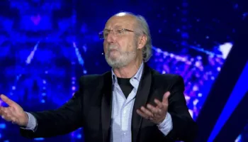 “Jam shqiptar, kosovar, zot e krenar”… interpretuar nga Mirush Kabashi