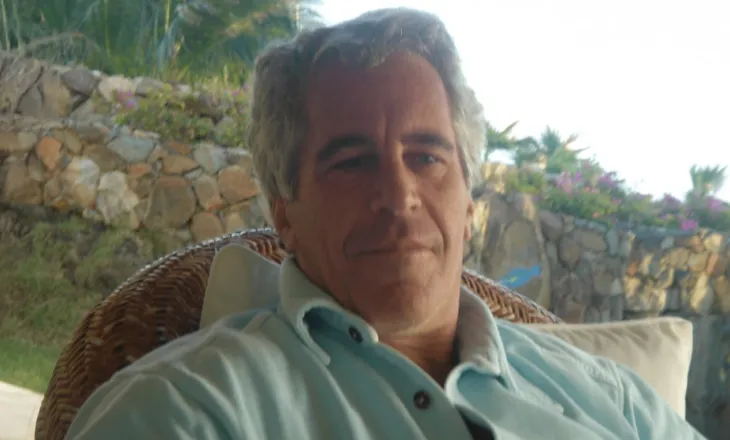 “Jeffrey u vra”, vëllai i Epstein akuzon Departamentin Amerikan të Drejtësisë për mbulim të krimit