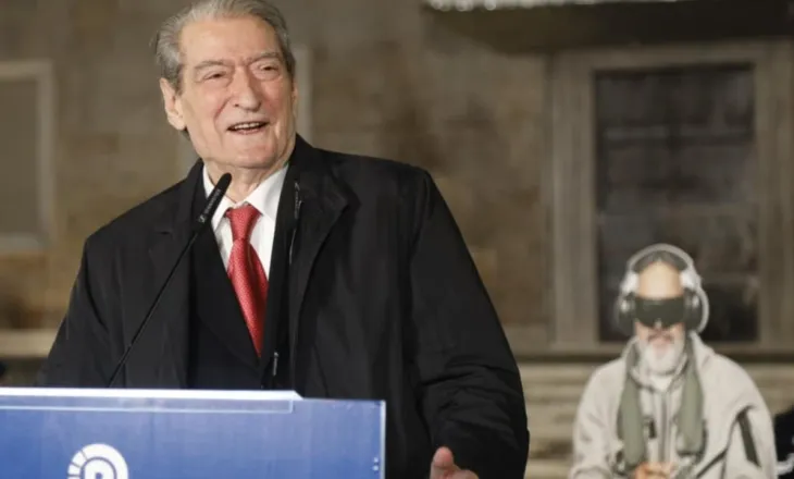 “Jemi drejt fitores, të rrëzojmë qeverinë”, Berisha thirrje qytetarëve t’i bashkohen protestës së 10 shkurtit: Zëri ynë i ka tronditur në themel