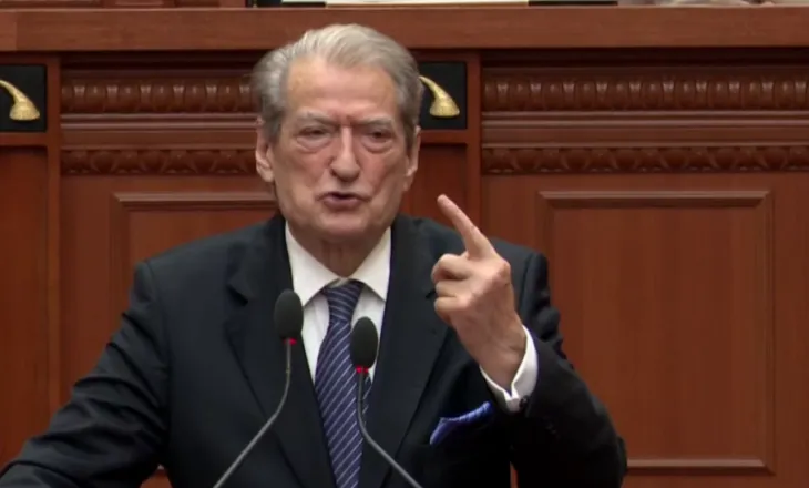 “Jeni bërë lolo të Ramës”, Berisha-socialistëve: Po ndryshoni ligjet për të mbrojtur kryehajdutin e kombit!