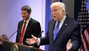 Jo 10%, por 15%! Trump i rrit përsëri tarifat globale pas humbjes në Gjykatën e Lartë