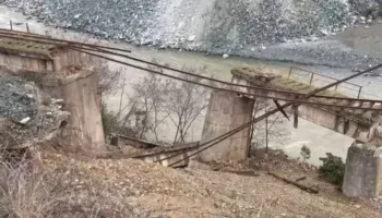 Jo vetëm rrugët në kaos, shembet ura e Murrashit në linjën hekurudhore Elbasan-Librazhd