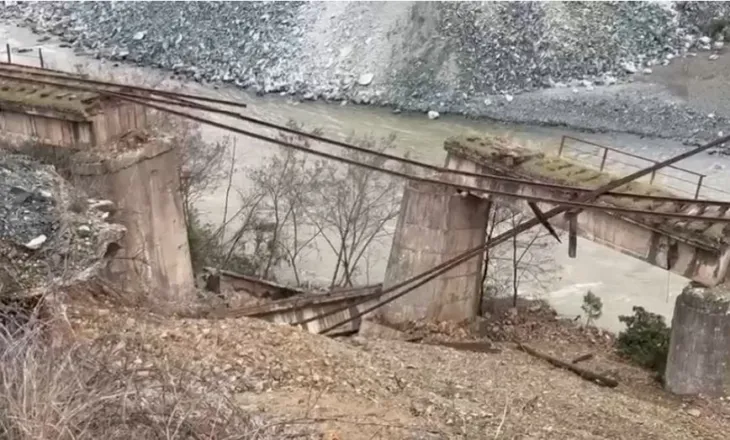 Jo vetëm rrugët në kaos, shembet ura e Murrashit në linjën hekurudhore Elbasan-Librazhd