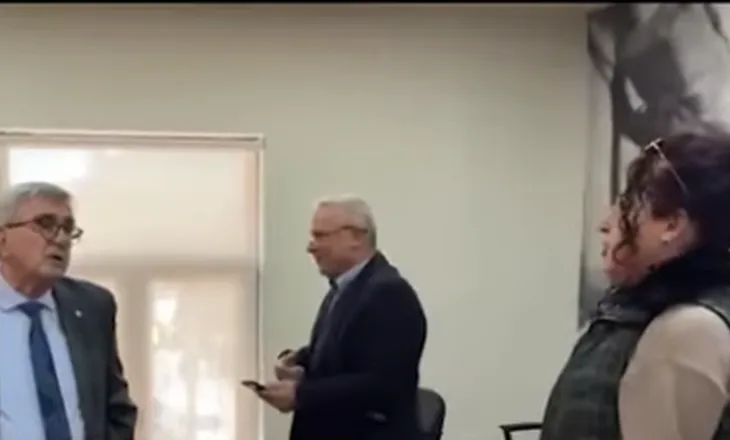 ‘Ju e dini mirë kush ka shkelur kë, të ikim ne si të internuar’! Banorja përplaset me anëtarët e Këshillit Bashkiak Durrës