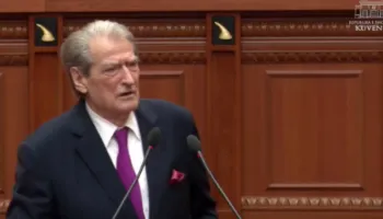 “Ju jeni e keqja banale”, Berisha-mazhorancës: E keni të shkruar në ballë…