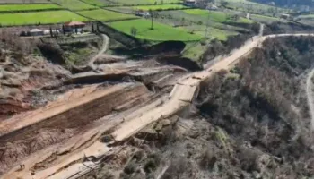 Juglindja e bllokuar prej disa ditësh, Blushi: Krim! Rrugëve që kushtuan si të florinjta, s’u ngeli asnjë tegel asfalt