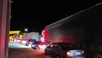 Juglindja një javë e bllokuar/ Vijon fluksi i lartë i kampionëve në doganën e Bllatës dhe Rrugën e Arbrit