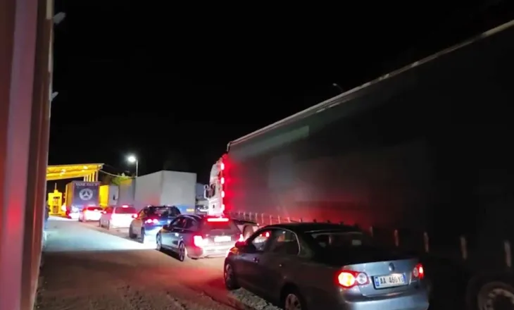 Juglindja një javë e bllokuar/ Vijon fluksi i lartë i kampionëve në doganën e Bllatës dhe Rrugën e Arbrit