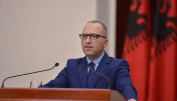 Juristi i njohur Bledar Dervishaj: Nuk shoh “asgjë të keqe” në projektligjin e propozuar nga PS