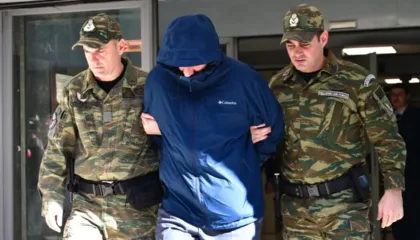 “Ka udhëtuar i vetëm në Pekin”, flasin familjarët e kolonelit grek që u arrestua për spiunazh për Kinën: Po mësonte gjuhën dhe…