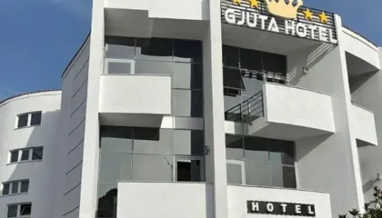 ‘Kam gabuar në jetë’! U vetëqëllua me armë në hotel, 18-vjeçarja: I dashuri…Policia sqaron ngjarjen: E reja është vetëplagosur