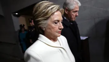 “Kam udhëtuar me aeroplanin e tij në vitin 2000”/ I doli emri në dosjen ‘Epstein’, Bill Clinton pritet të dëshmojë nesër para Kongresit Amerikan