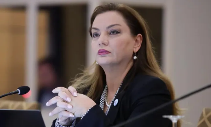 Kambana alarmi po bien në botë/ Albana Vokshi: Zgjedhje të lira vetëm me qeveri teknike