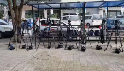 Kameramanët protestë ndaj deputetëve të PD, nuk i filmojnë para Gjykatës së Tiranës