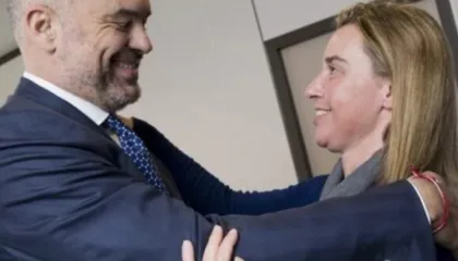 Kampusi i studentëve/ Berisha: Rama me marrëveshje korruptive mori paratë, i ndau me Mogherinin