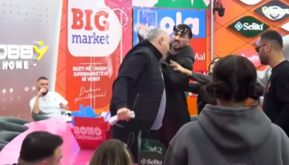 Kaos në Big Brother, Kristi i hedh ujë Rogertit