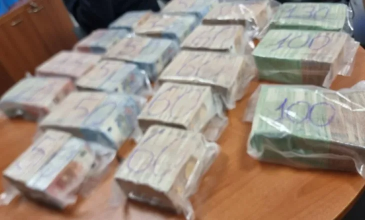 Kapen rreth 1 milion euro të padeklaruara në pikëkalimin kufitar Merdare