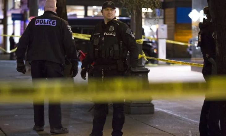 Kapet me pushkë të mbushur dhe municion, arrestohet 18-vjeçari pranë Kapitolit