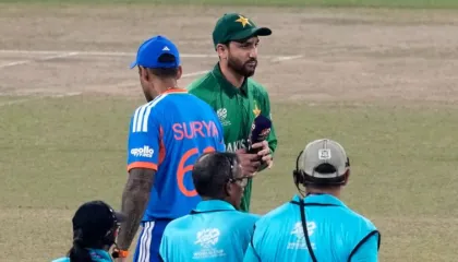 Kapitenët indianë dhe pakistanezë refuzojnë të shtrëngojnë duart në ndeshjen shumë të pritur