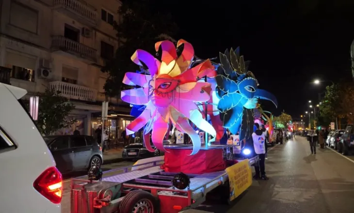 Karnavalet në Shkodër/ Mbyllet festa tradicionale e qytetit, shiu nuk e ndali paradën