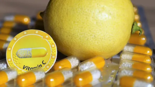 Katër shenjat që tregojnë se trupit tuaj i mungon vitamina C