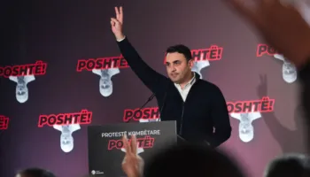 Këlliçi: Ashtu siç rrëzuam para 35 viteve bustin e diktatorit Hoxha, koha të përmbysim edhe Edi Ramën