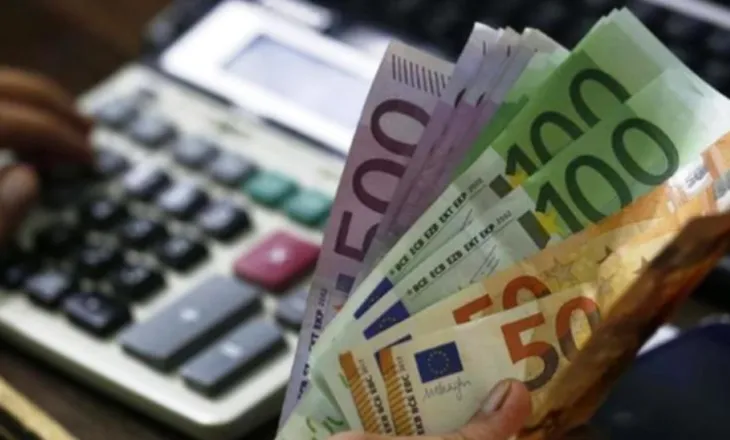 Këmbimi valutor 26 shkurt/ Me sa blihen e shiten dollari dhe euro, çfarë ndodh me monedhat e tjera