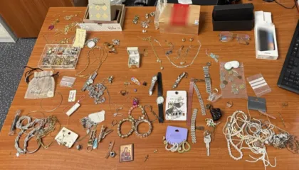 “Kemi armë, mos lëvizni”, kushërinjtë shqiptarë “zbrazin” shtëpitë në Kretë, “viktimë” edhe një bashkatdhetare