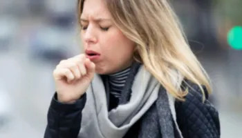 Keni kollë të padurueshme? Ja shurupi me dy përbërës që do jua shërojë dhimbjen e fytit