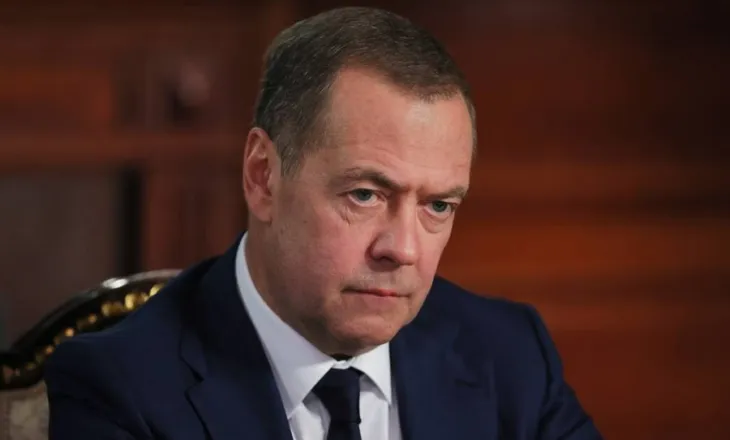 Kërcënon  Moska, Medvedev: Rusia mund të nisë sulme bërthamore ndaj Francës e Britanisë, nëse pajisin Kievin me…