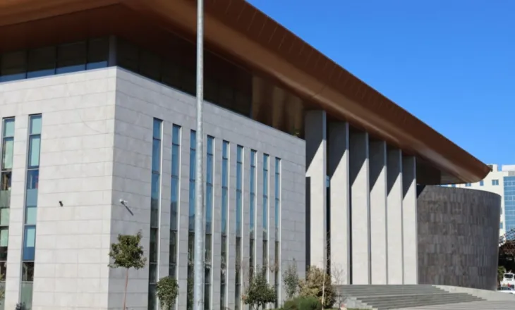 “Kërkojnë rritje 2-3 mijë euro”, Shoqata e Gjyqtarëve i përgjigjet kryeministrit Rama: Po shndërron procesin gjyqësor kushtetues në gjyq popullor